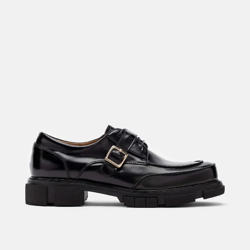 Men's formal shoes with a contrast stitching detail Men's formal shoes with a contrast stitching detail Atlas Black Leather Derbys