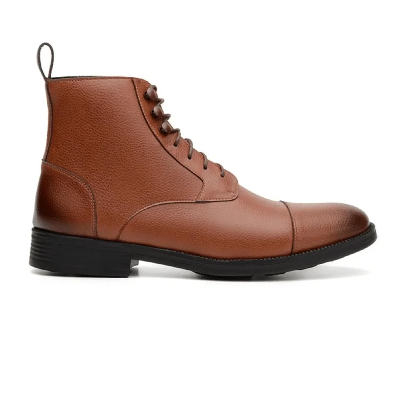 Men's formal shoes with a wingtip design Men's formal shoes with a wingtip design 'Vellerti' classic vegan leather Chelsea by Vincente Verde - brown Men's formal shoes with a wingtip design Men's formal shoes with a wingtip design 'Vellerti' classic vegan leather Chelsea by Vincente Verde - brown