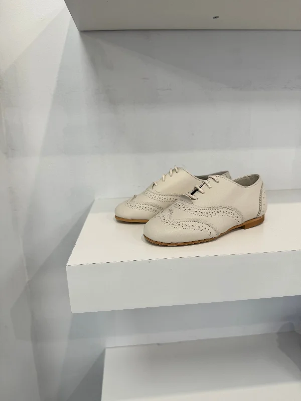 Men's formal shoes with a polished shine Men's formal shoes with a polished shine Sonatina Cream Wingtip Oxford Men's formal shoes with a polished shine Men's formal shoes with a polished shine Sonatina Cream Wingtip Oxford