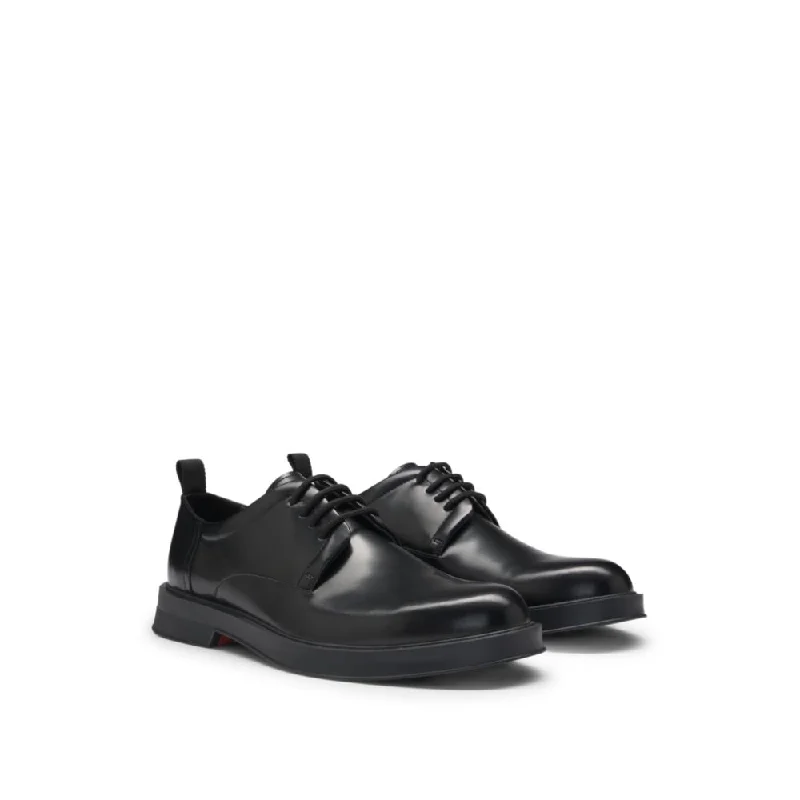 Men's formal shoes with a wingtip design Men's formal shoes with a wingtip design Derby shoes in brush-off leather