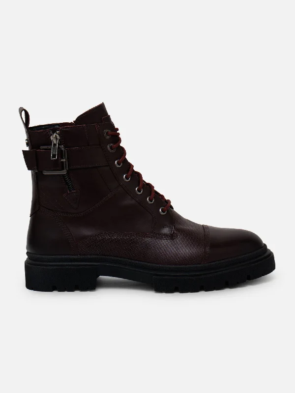 Men's casual shoes with a logo patch on the tongue Ezok Casual Boot For Men