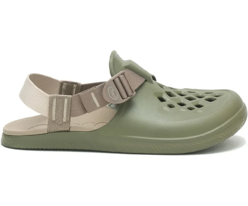 Men's casual shoes with a soft insole for cushioning Chaco Chillos Clog