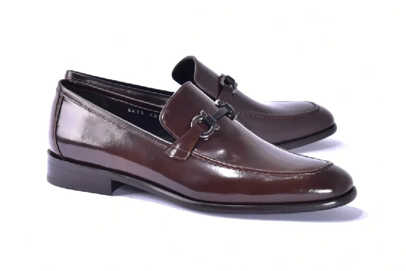 Men's formal shoes with a wingtip design Men's formal shoes with a wingtip design Corrente 6415 Calfskin slip-on Loafer - Brown Men's formal shoes with a wingtip design Men's formal shoes with a wingtip design Corrente 6415 Calfskin slip-on Loafer - Brown