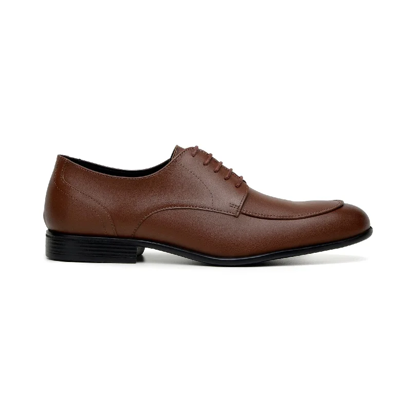 Men's formal shoes with a padded insole for comfort Men's formal shoes with a padded insole for comfort 'Adrian' men's classic oxford in vegan leather by Zette Shoes - cognac Men's formal shoes with a padded insole for comfort Men's formal shoes with a padded insole for comfort 'Adrian' men's classic oxford in vegan leather by Zette Shoes - cognac