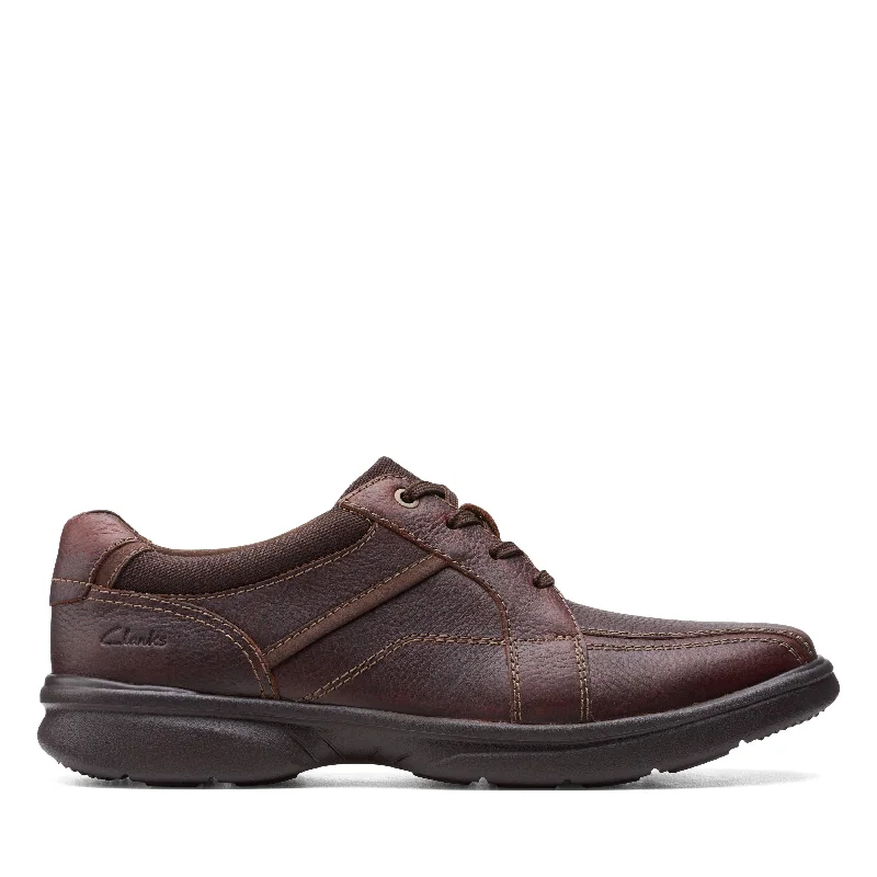 Men's formal shoes with a wingtip design Men's formal shoes with a wingtip design Clarks Bradley Walk in Brown Leather Men's formal shoes with a wingtip design Men's formal shoes with a wingtip design Clarks Bradley Walk in Brown Leather