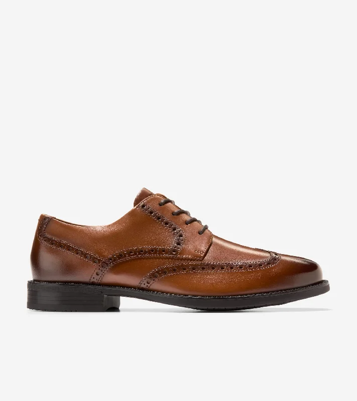 Men's leather formal Oxford shoes with a cap toe Men's leather formal Oxford shoes with a cap toe Men's Bedford Wingtip Oxfords