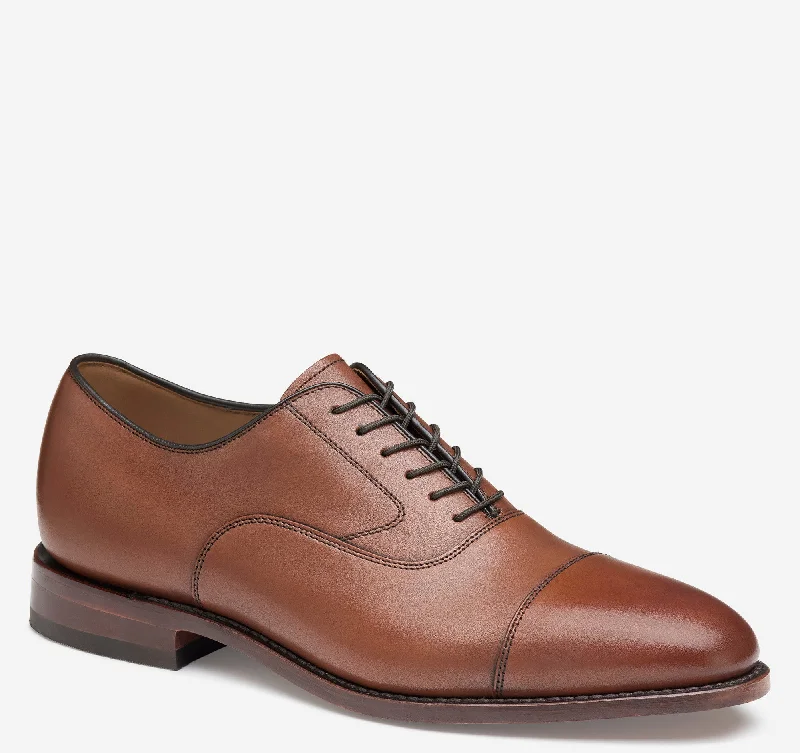 Men's formal shoes with a contrast stitching detail Men's formal shoes with a contrast stitching detail Melton Cap Toe Shoes - Tan Men's formal shoes with a contrast stitching detail Men's formal shoes with a contrast stitching detail Melton Cap Toe Shoes - Tan