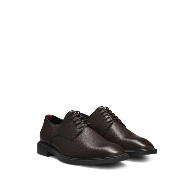 Men's formal shoes with a contrast stitching detail Men's formal shoes with a contrast stitching detail Derby shoes in grained leather Men's formal shoes with a contrast stitching detail Men's formal shoes with a contrast stitching detail Derby shoes in grained leather