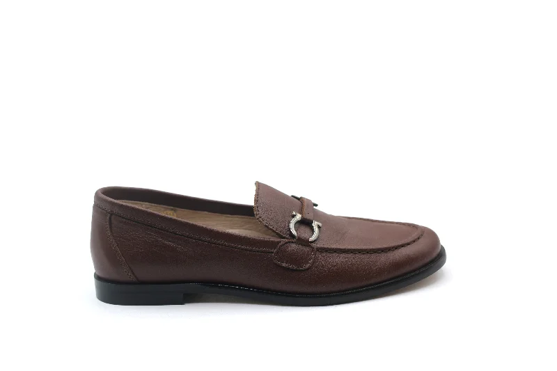 Men's formal shoes with a contrast stitching detail Men's formal shoes with a contrast stitching detail Gravitas Camel Chain Loafer Men's formal shoes with a contrast stitching detail Men's formal shoes with a contrast stitching detail Gravitas Camel Chain Loafer
