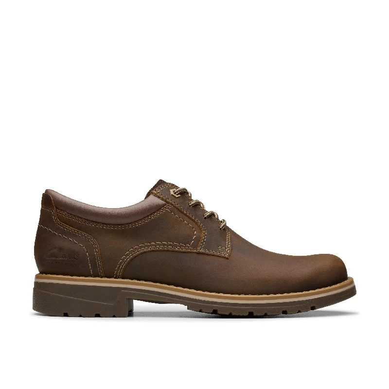 Men's formal shoes with a contrast stitching detail Men's formal shoes with a contrast stitching detail Clarks Morris Low AP in Brown Leather