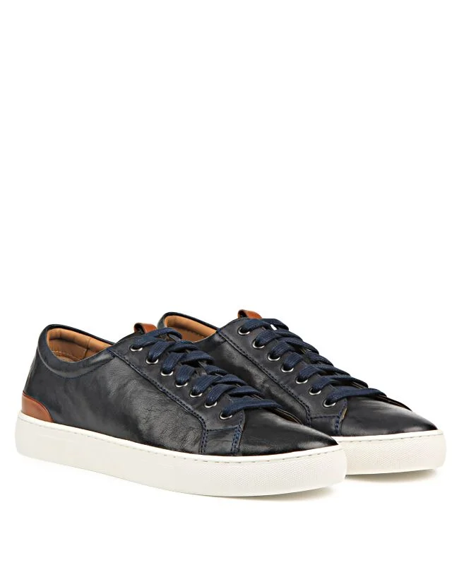Men's casual shoes with a logo patch on the tongue Johnston & Murphy Banks U throat