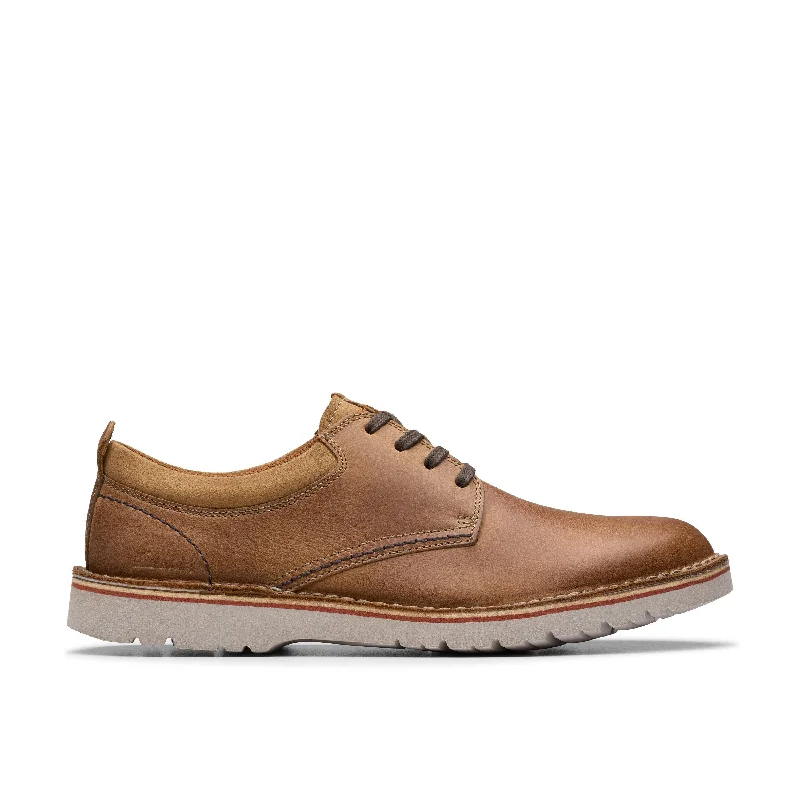Men's formal shoes with a wingtip design Men's formal shoes with a wingtip design Clarks Eastridge Low in Brown Leather Men's formal shoes with a wingtip design Men's formal shoes with a wingtip design Clarks Eastridge Low in Brown Leather