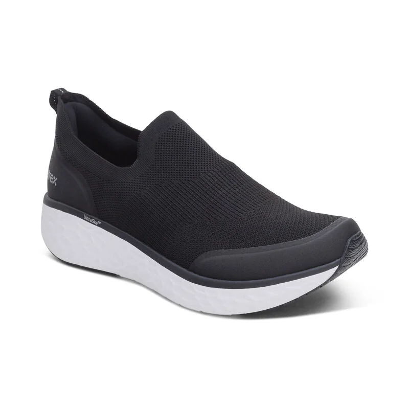 Men's casual shoes with a low - profile design Aetrex Dash Black AP950
