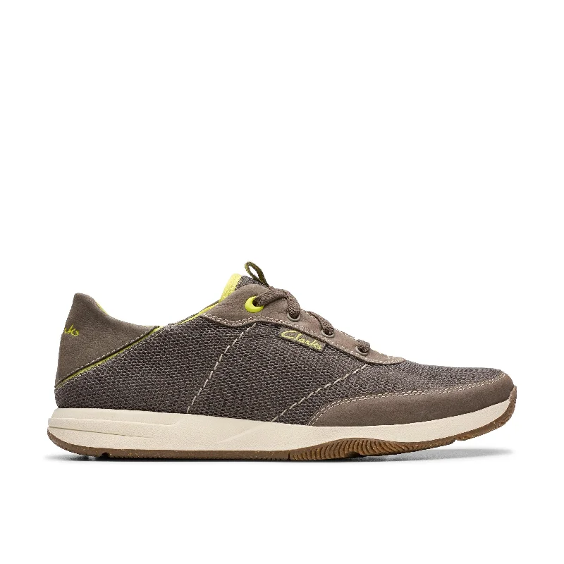 Men's formal shoes with a wingtip design Men's formal shoes with a wingtip design Clarks Sailview Sport in Brown Nubuck Men's formal shoes with a wingtip design Men's formal shoes with a wingtip design Clarks Sailview Sport in Brown Nubuck