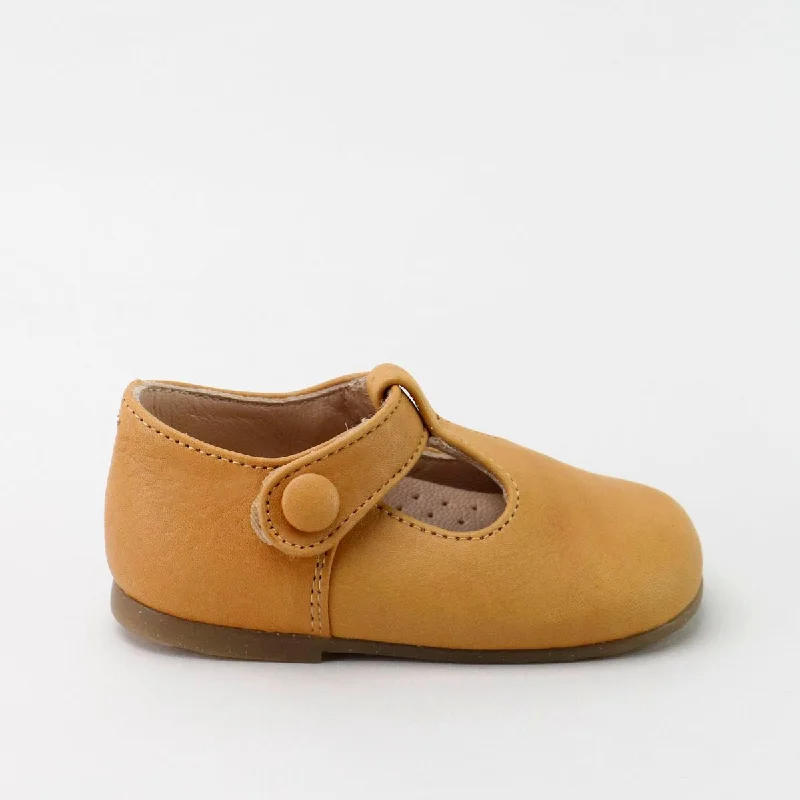Men's formal shoes with a wingtip design Men's formal shoes with a wingtip design Papanatas Camel Baby T-Strap