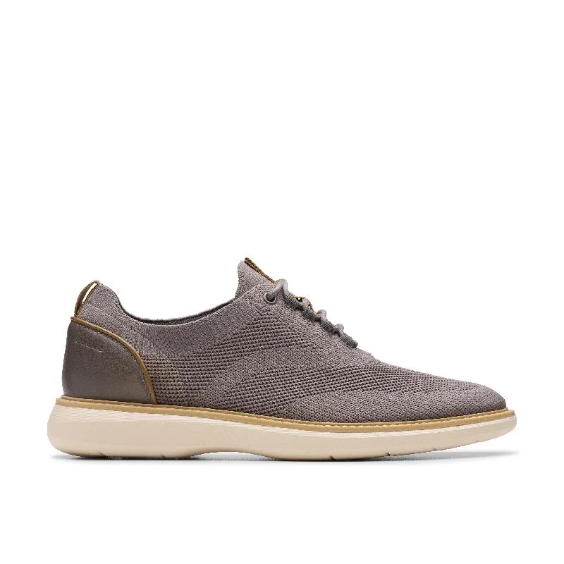 Men's formal shoes with a wingtip design Men's formal shoes with a wingtip design Clarks Brantin Knit in Grey Textile Men's formal shoes with a wingtip design Men's formal shoes with a wingtip design Clarks Brantin Knit in Grey Textile