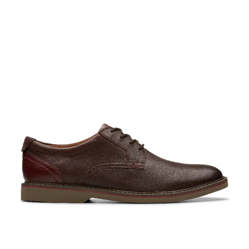 Men's formal shoes with a contrast stitching detail Men's formal shoes with a contrast stitching detail Clarks Radcliff Low in Brown Leather