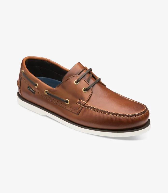 Men's casual shoes with a logo patch on the tongue LOAKE 528 Moccasin Shoes - Cedar Calf Men's casual shoes with a logo patch on the tongue LOAKE 528 Moccasin Shoes - Cedar Calf
