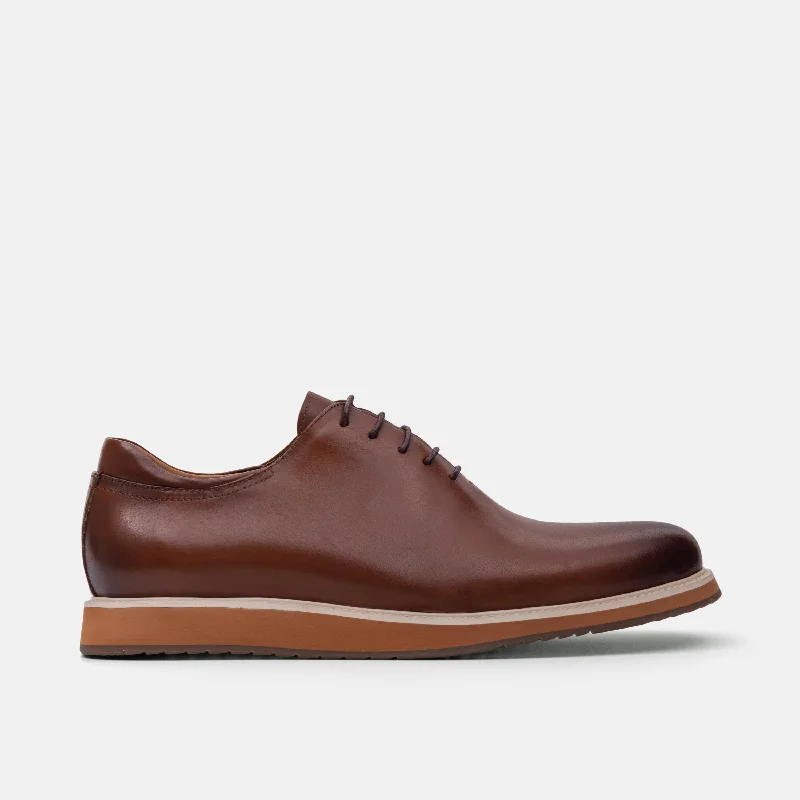 Men's formal shoes with a polished shine Men's formal shoes with a polished shine Idris Cognac Leather Whole Cut Lace Up Sneakers