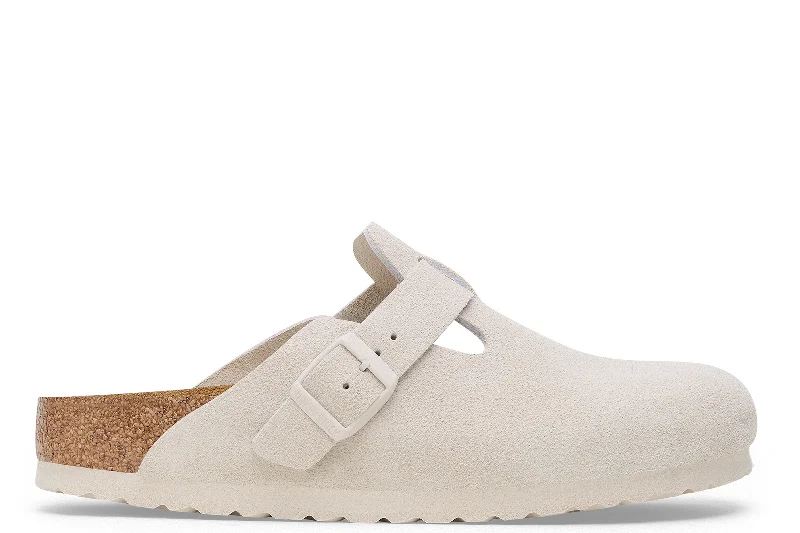 Men's casual shoes with a logo patch on the tongue BIRKENSTOCK - BOSTON - REGULAR - SUEDE NUBUCK LEATHER - SOFT FOOTBED Men's casual shoes with a logo patch on the tongue BIRKENSTOCK - BOSTON - REGULAR - SUEDE NUBUCK LEATHER - SOFT FOOTBED