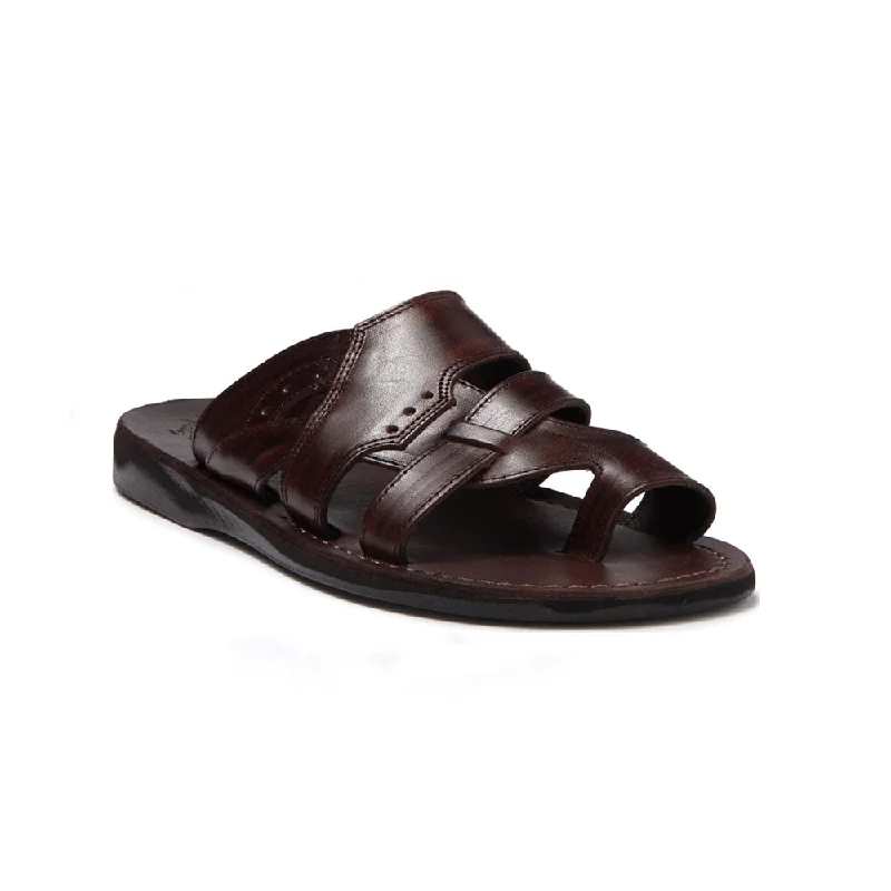 Men's sandals with a stretchy strap for a better fitAron - Leather Lightweight Sandal | Brown Men's sandals with a stretchy strap for a better fitAron - Leather Lightweight Sandal | Brown