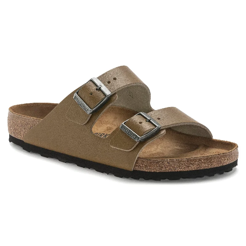 Men's sandals with a contrast stitching detailBIRKENSTOCK ARIZONA NATURAL LEATHER