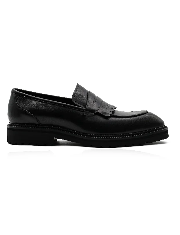 Men's loafers with a stretchy side panel for a better fitBLACK LEATHER PENNY LOAFERS WITH FRINGE Men's loafers with a stretchy side panel for a better fitBLACK LEATHER PENNY LOAFERS WITH FRINGE
