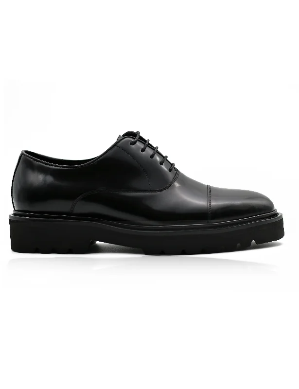 Men's loafers with a leather lacing systemBLACK POLISHED LEATHER OXFORD SHOES – LUG SOLE Men's loafers with a leather lacing systemBLACK POLISHED LEATHER OXFORD SHOES – LUG SOLE