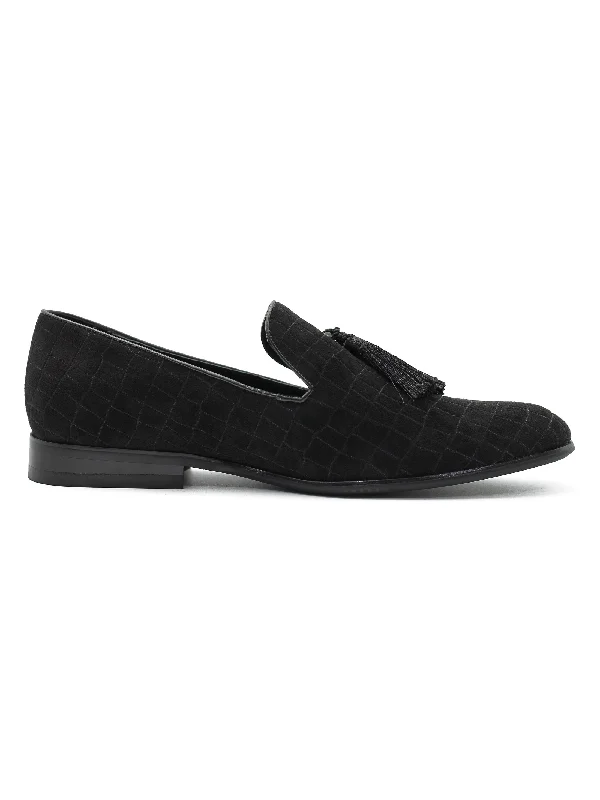 Men's loafers with a leather lacing systemBLACK PRINTED SUEDE TASSEL LOAFERS