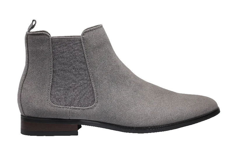 Men's loafers with a smooth leather finishCHELSEA BOOTS IN SUEDE