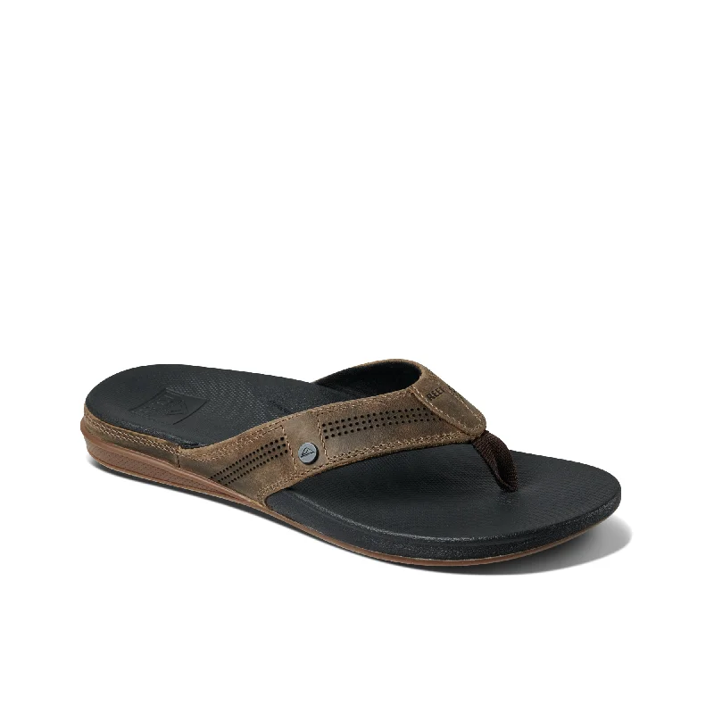 Men's sandals with a decorative buckle or charmCushion Lux