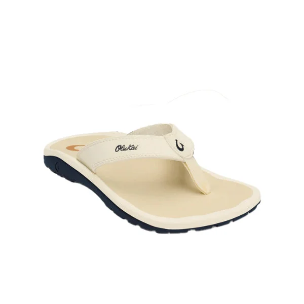 Men's sandals with a contrast stitching detailOlukai Men's Ohana White/Black