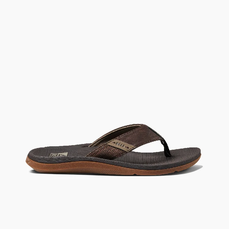 Men's sandals with a contrast stitching detailReef Santa Ana