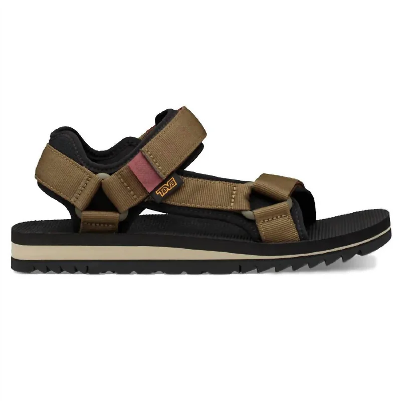 Men's leather sandals with an adjustable strapMen's Universal Trail Sandal In Dark Olive Men's leather sandals with an adjustable strapMen's Universal Trail Sandal In Dark Olive