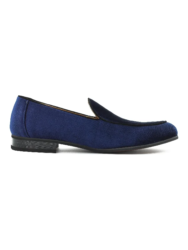 Men's loafers with a moc - toe designNAVY VELVET TUXEDO SLIPPERS