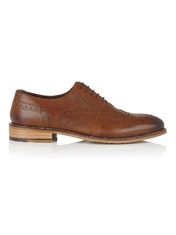 Men's loafers with a smooth leather finishOXFORD BROGUES IN CHESTNUT