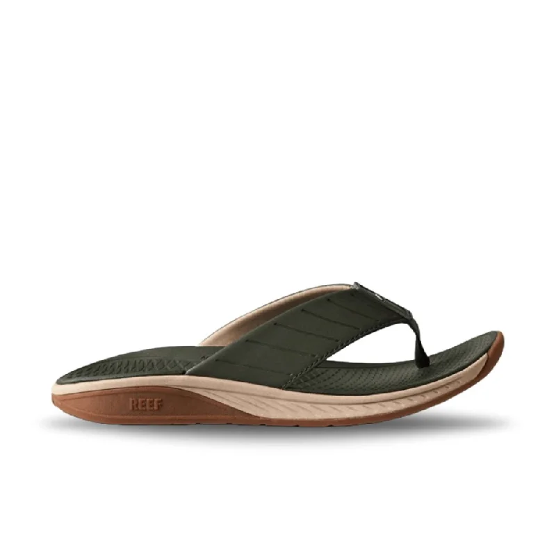 Men's sandals with a stretchy strap for a better fitReef Men's The Deckhand - Olive/Gum Men's sandals with a stretchy strap for a better fitReef Men's The Deckhand - Olive/Gum