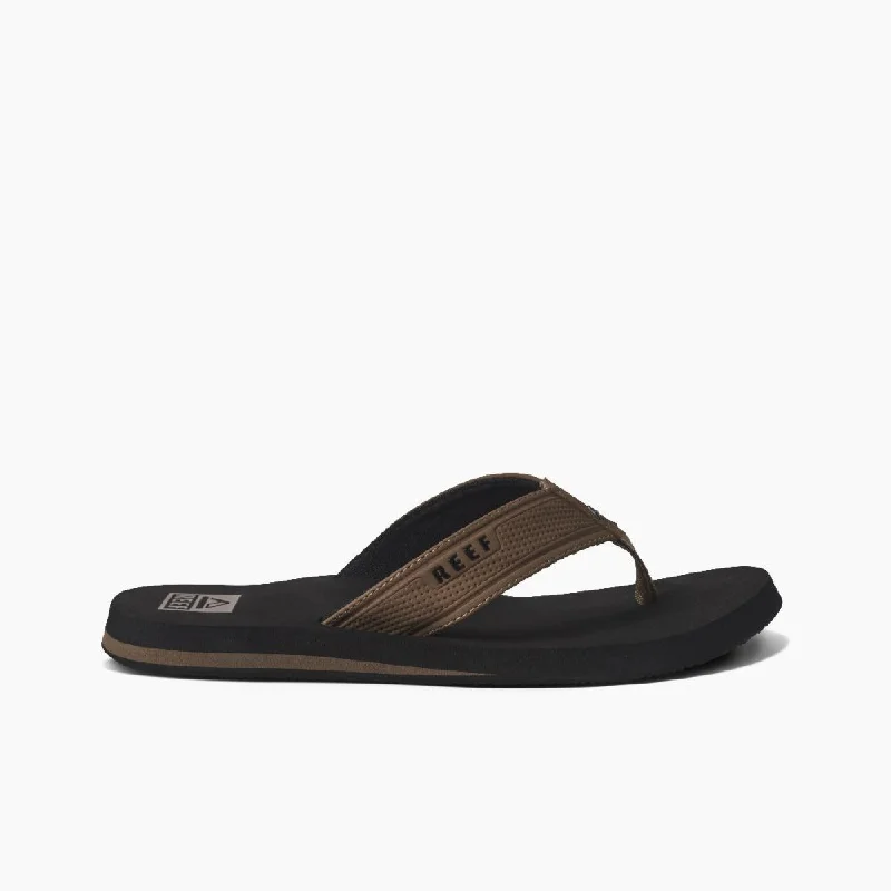 Men's leather sandals with an adjustable strapReef Men's The Layback - Black/Tan