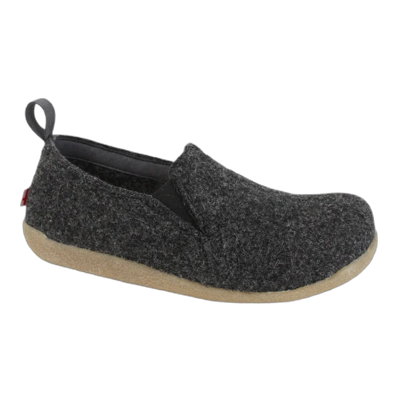 Men's sandals in a neutral color like black or brownSkagen