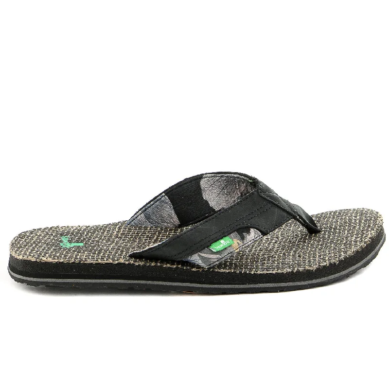 Men's sandals with a decorative buckle or charmSanuk Range Flip Flop - Black - Mens