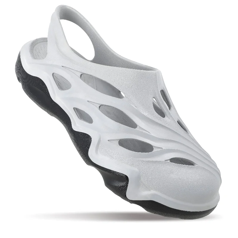 Men's sandals with a contrast stitching detailWalkaroo Mens Clogs - WC4834 Light Grey Men's sandals with a contrast stitching detailWalkaroo Mens Clogs - WC4834 Light Grey