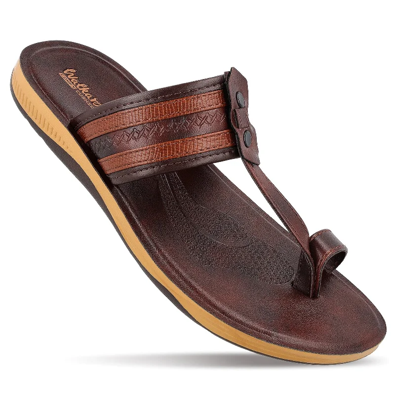 Men's sandals with a flexible sole for easy movementMen's Kolhapuri Chappal - WE1343 Brown Men's sandals with a flexible sole for easy movementMen's Kolhapuri Chappal - WE1343 Brown