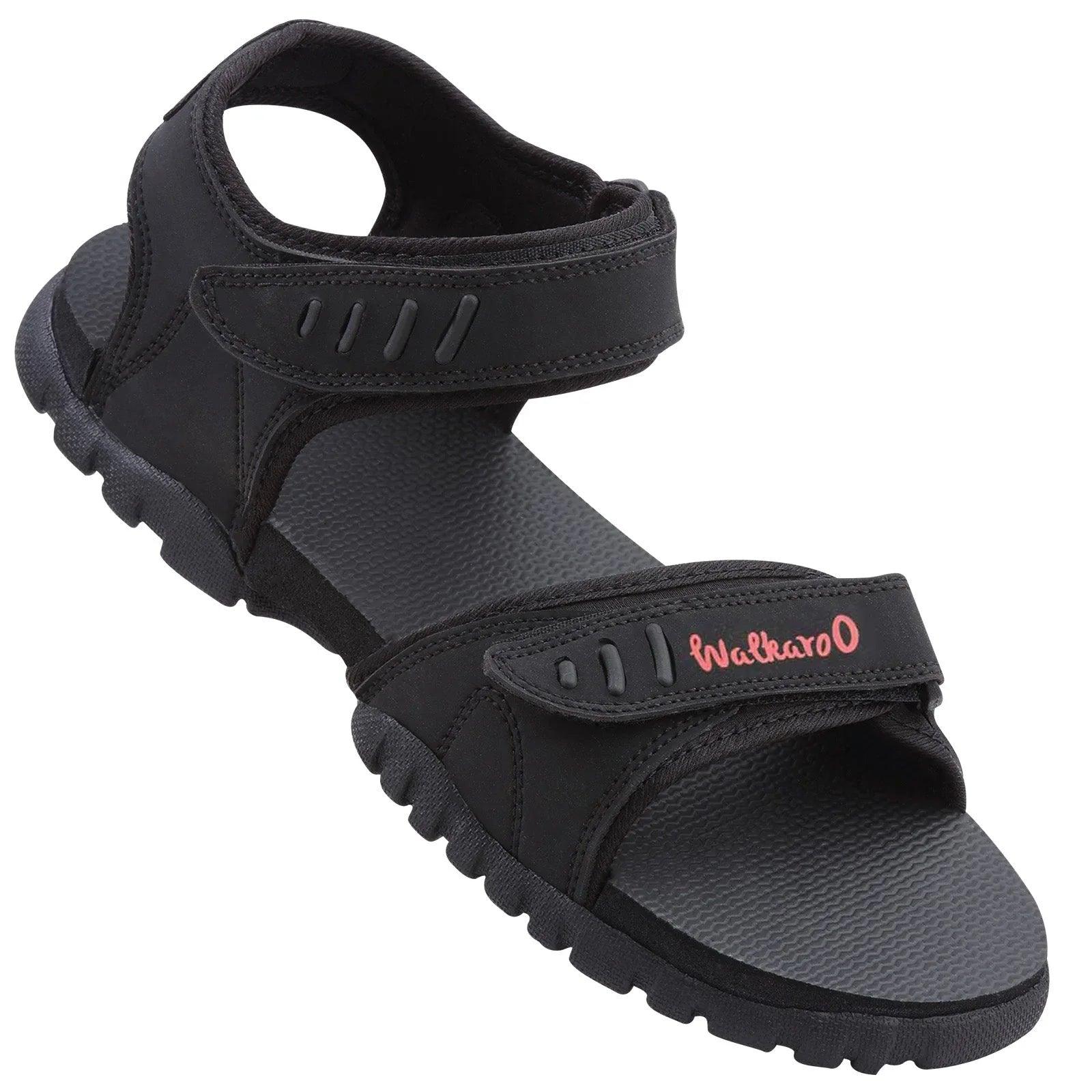 Men's sandals with a contrast stitching detailWalkaroo Men Strappy Floater Sandals - 4509 Black Men's sandals with a contrast stitching detailWalkaroo Men Strappy Floater Sandals - 4509 Black