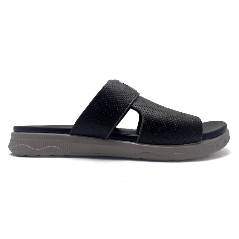 Men's slippers in a warm color like red or brownBrown Casual Slipper