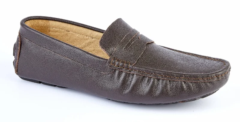 Men's loafers with a rubber sole for durabilityBROWN LEATHER LOAFERS