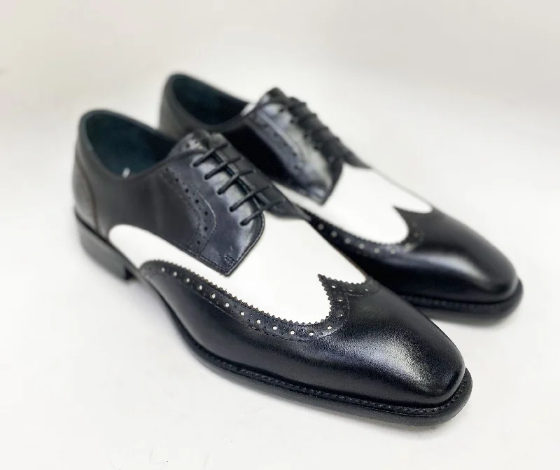 Men's Oxford shoes with a padded insole for all - day comfortBurnished Leather Lace-Up Shoe Black/White Men's Oxford shoes with a padded insole for all - day comfortBurnished Leather Lace-Up Shoe Black/White