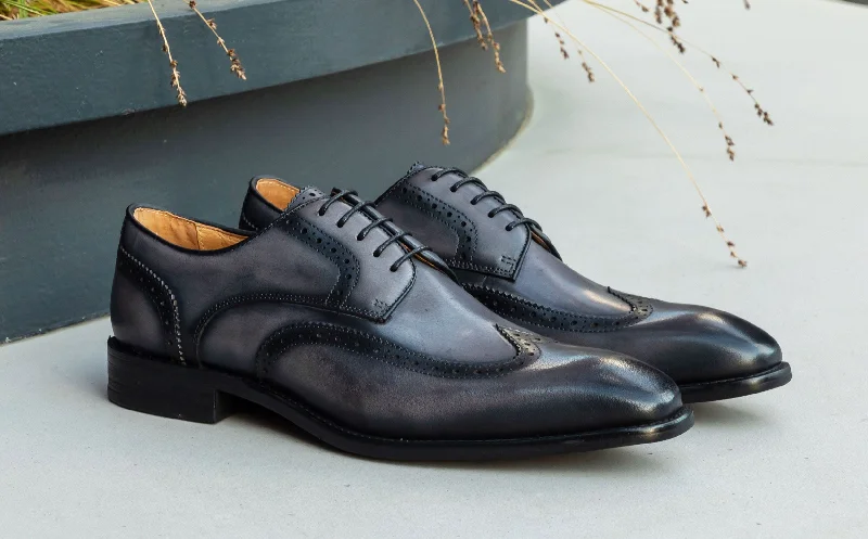 Men's Oxford shoes with a smooth leather upper and a leather soleBurnished Leather Lace-Up Shoe Grey Men's Oxford shoes with a smooth leather upper and a leather soleBurnished Leather Lace-Up Shoe Grey