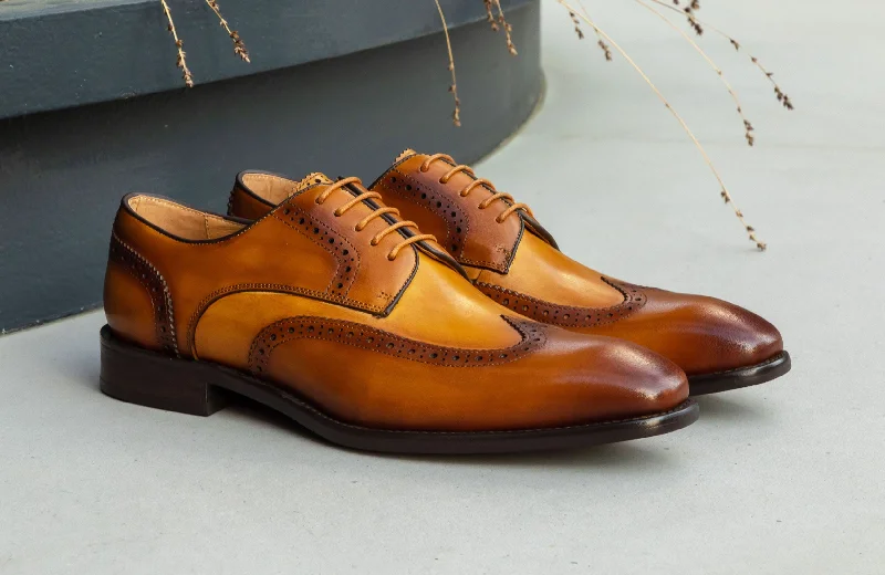 Men's Oxfords with a lace - up closure and a narrow fitBurnished Leather Lace-Up Shoe Tan/Cognac Men's Oxfords with a lace - up closure and a narrow fitBurnished Leather Lace-Up Shoe Tan/Cognac