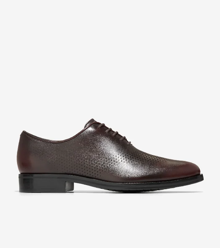 Men's Oxfords with a contrast stitching on the weltMen's Washington Grand Laser Wingtip Oxfords Men's Oxfords with a contrast stitching on the weltMen's Washington Grand Laser Wingtip Oxfords