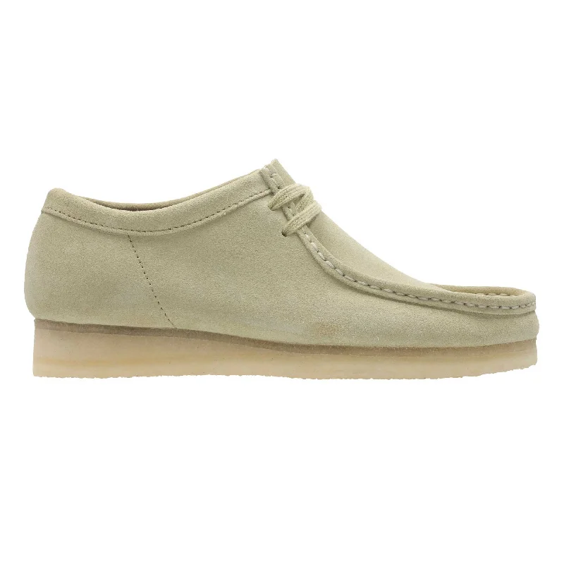 Men's Oxfords with a cap - toe design and a rubber heelClarks Men's Wallabee Low Maple Men's Oxfords with a cap - toe design and a rubber heelClarks Men's Wallabee Low Maple